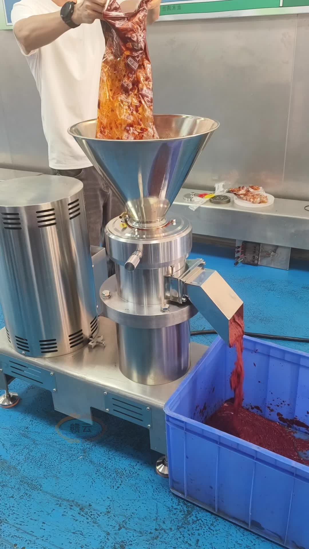 红油豆瓣酱高速研磨成细腻的机器